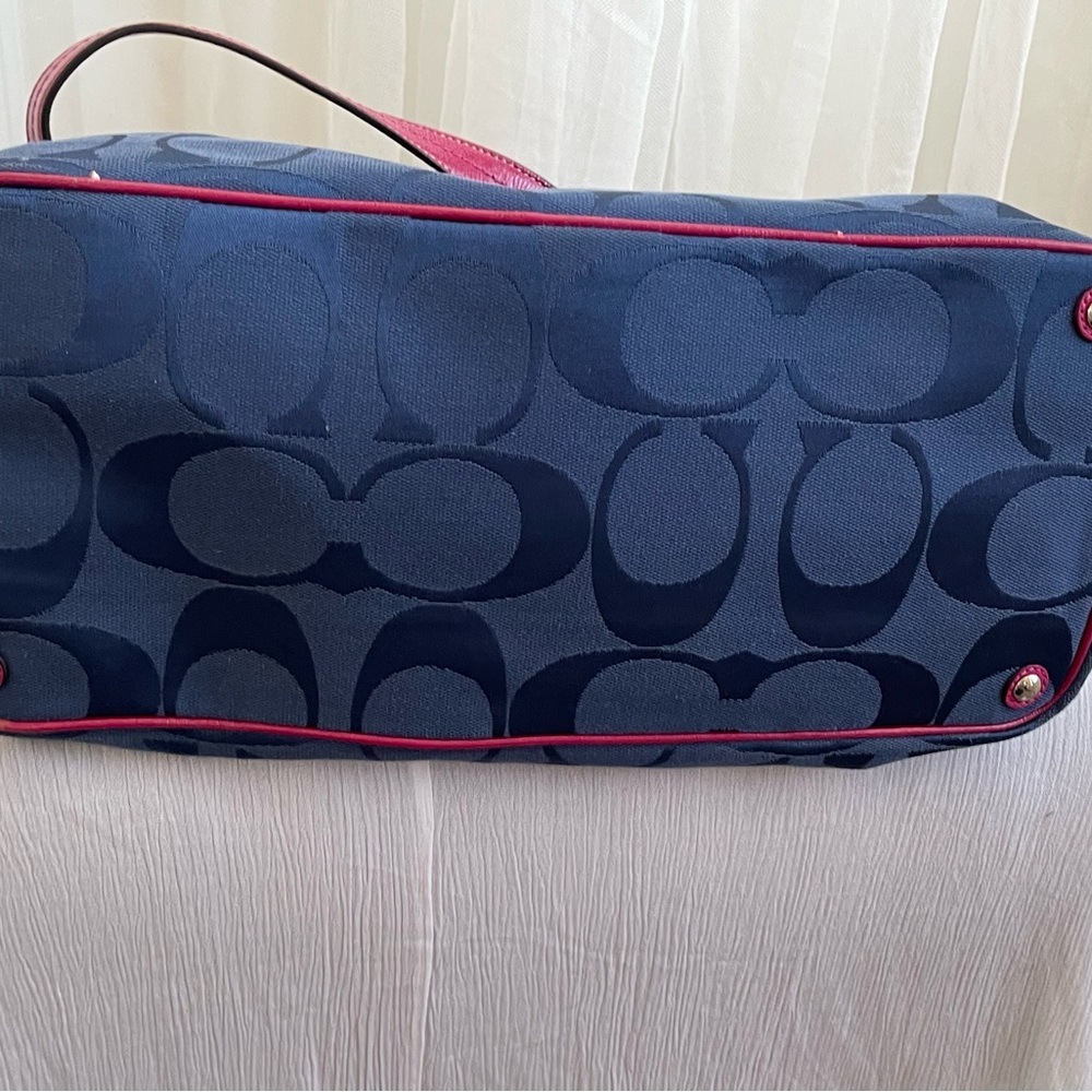 Coach Navy and Pink Satchel. Kiss clutch pocket detail - Picture 5 of 5